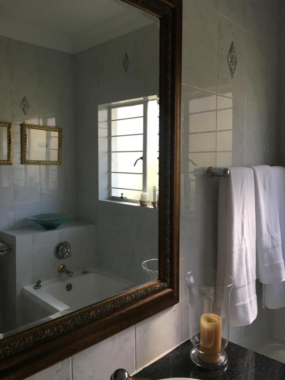 Vair'S Place Guest House In Sandton Paulshof - Apartment, Lux Suites & Spa Johannesburg Eksteriør billede